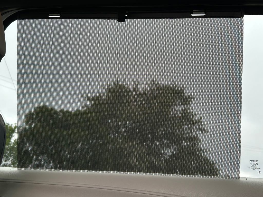 Used 2026 Toyota Sienna Limited image 27