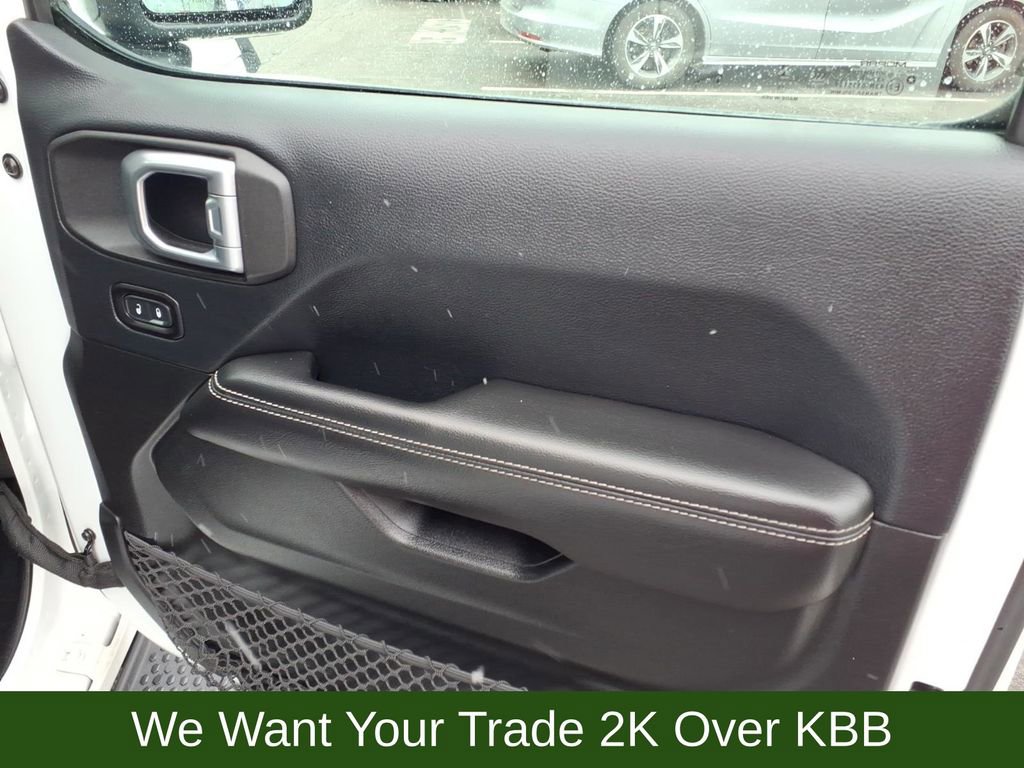 Used 2018 Jeep Wrangler Unlimited Sahara image 30