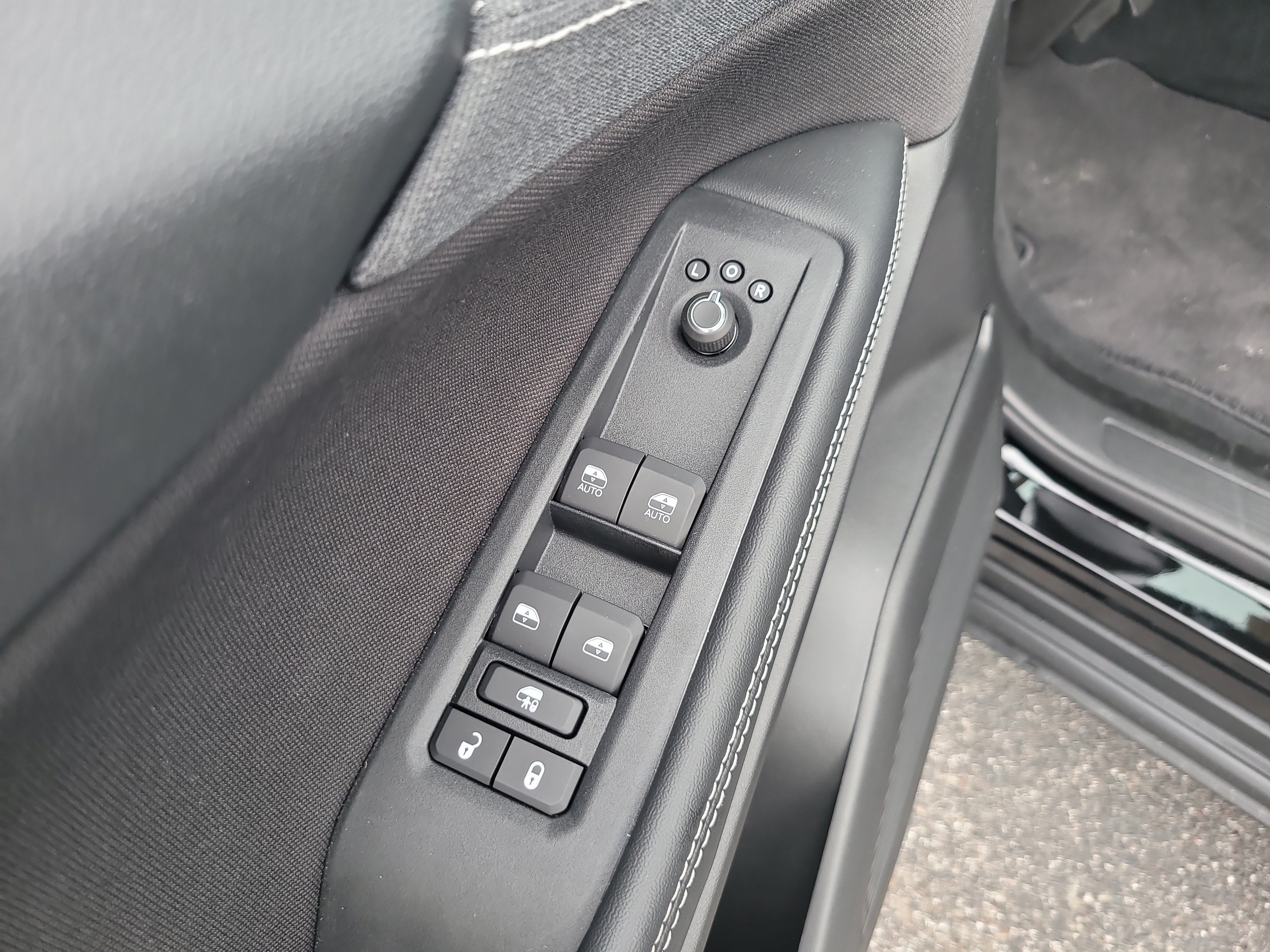 Used 2026 Jeep Cherokee Laredo AWD/4WD image 16
