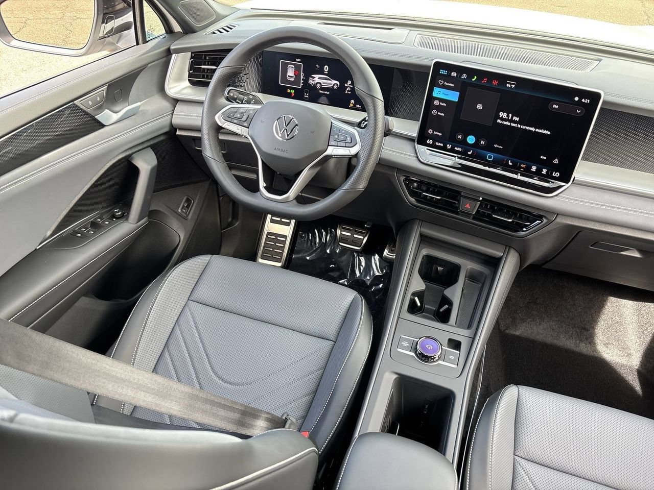 New 2026 Volkswagen Tiguan SE R-Line FWD image 10