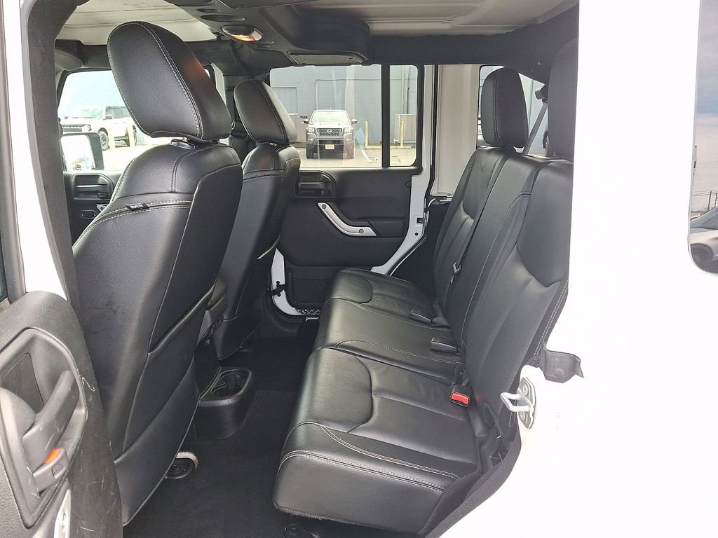 Used 2017 Jeep Wrangler Unlimited Sahara w/ Dual Top Group AWD/4WD image 10