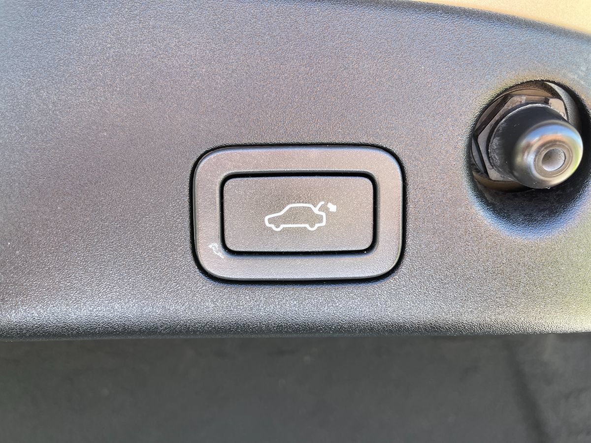 Used 2012 Jaguar XJ RWD image 10