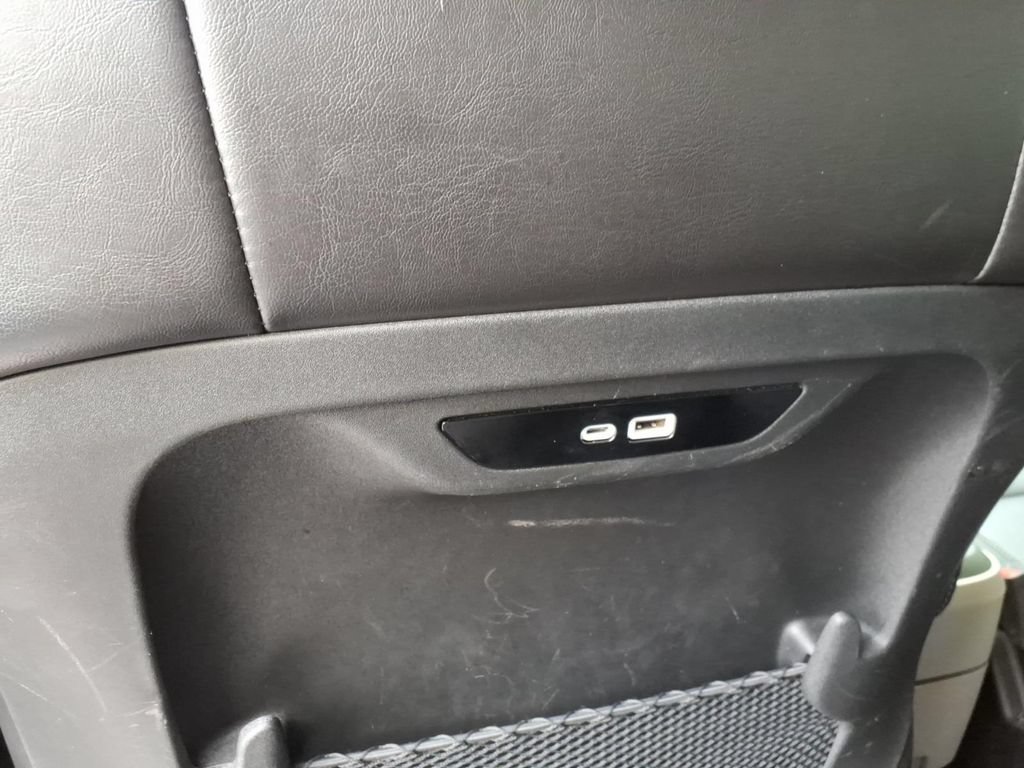 Used 2024 Chrysler Pacifica Touring-L FWD image 13