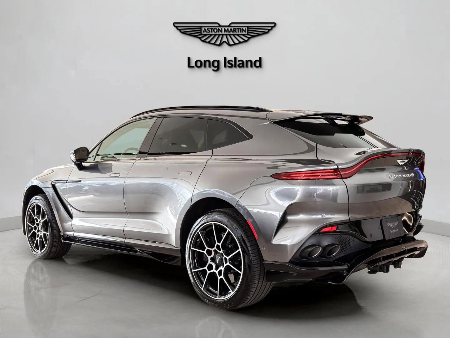 Used 2025 Aston Martin DBX 707 image 4