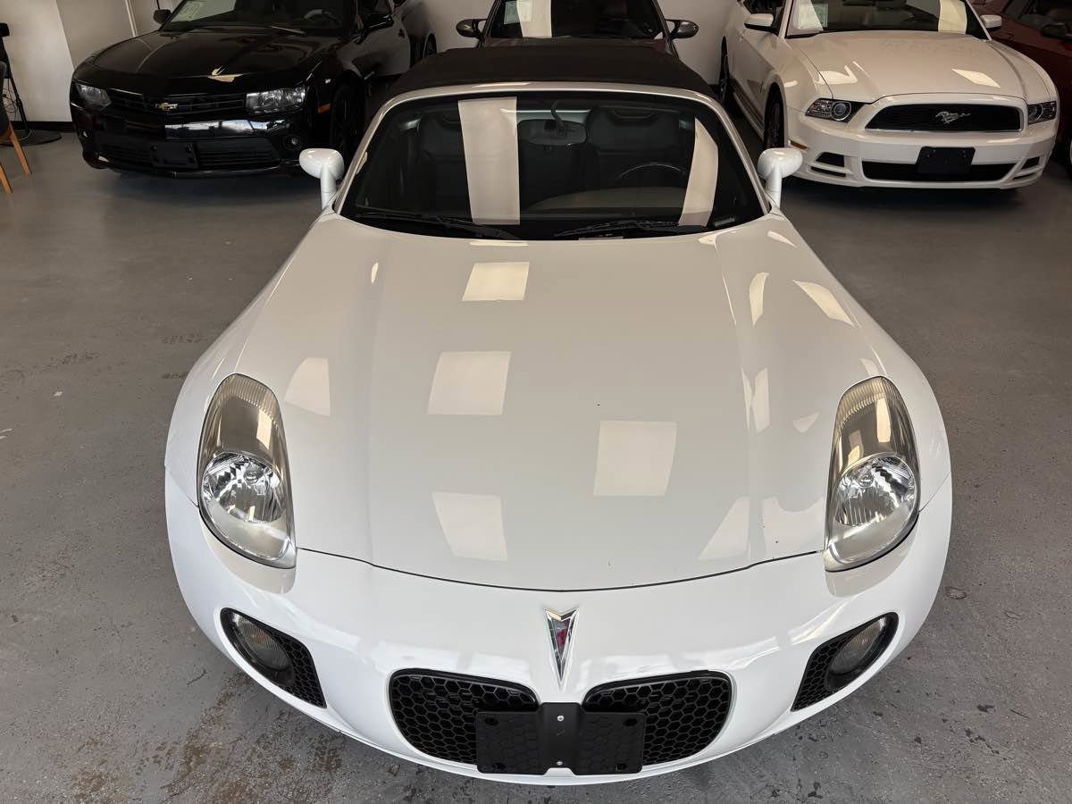 Used 2009 Pontiac Solstice GXP w/ Premium Package image 2