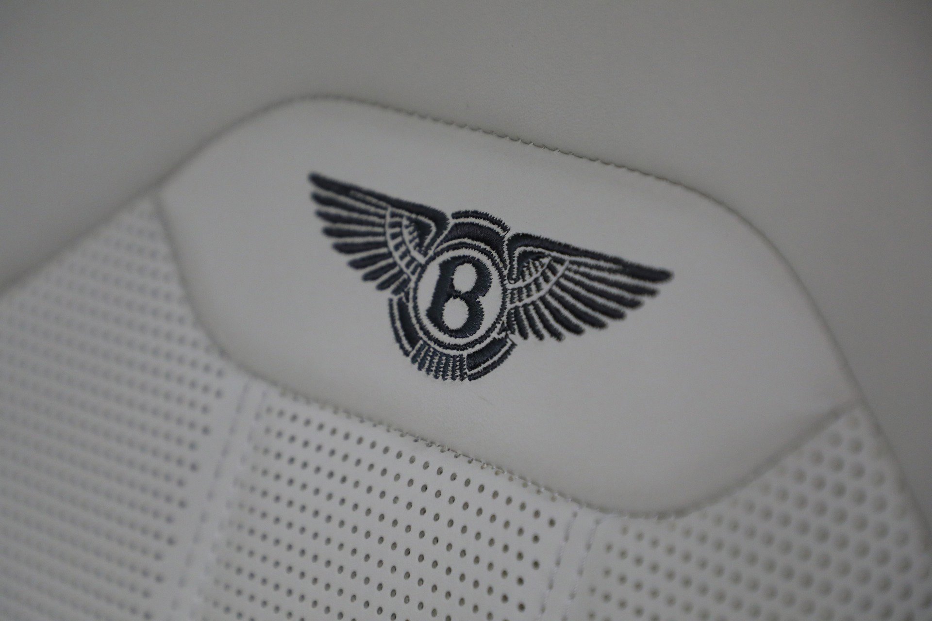 Used 2023 Bentley Bentayga image 33