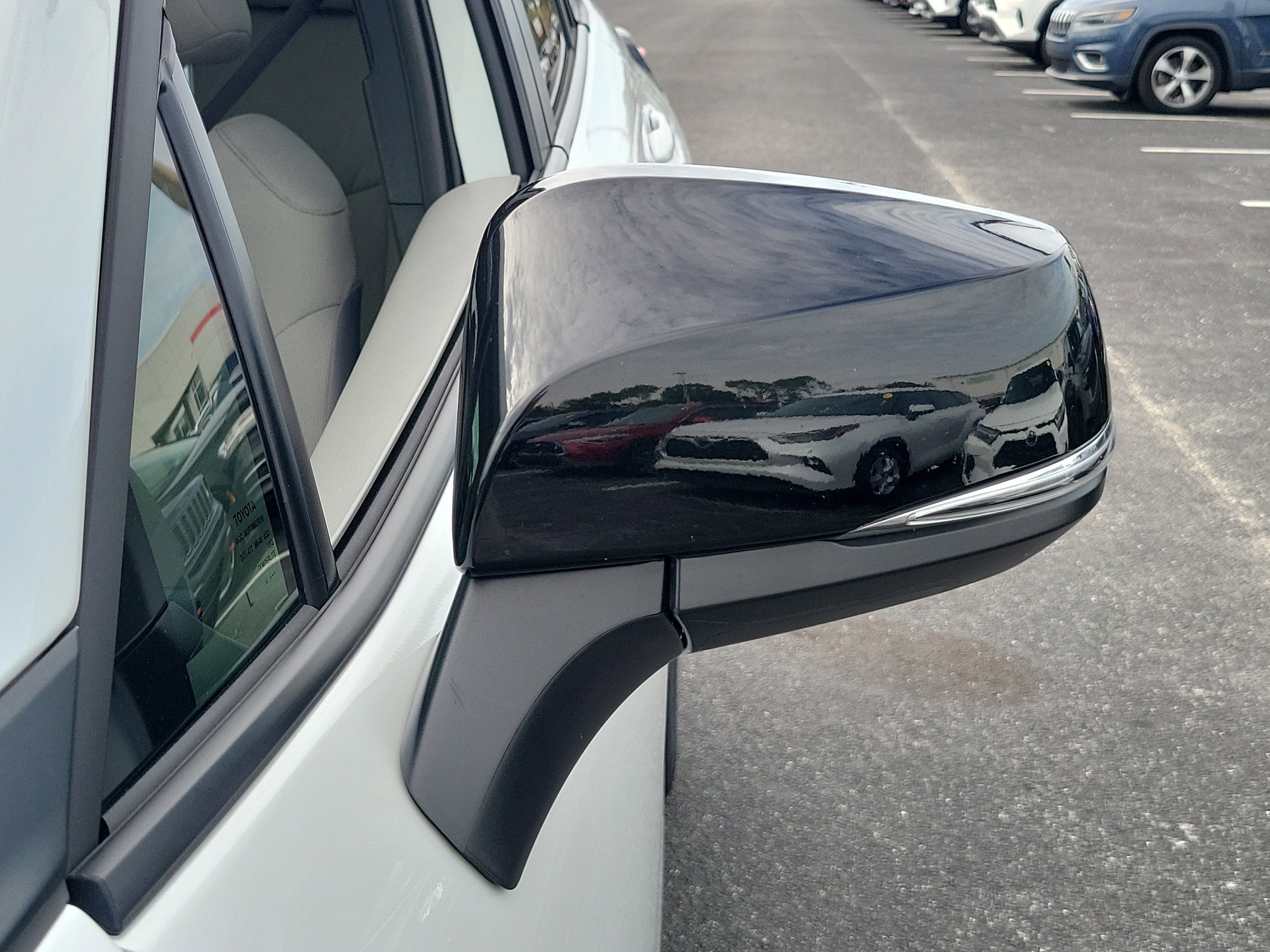 Used 2025 Toyota Corolla Cross LE image 11