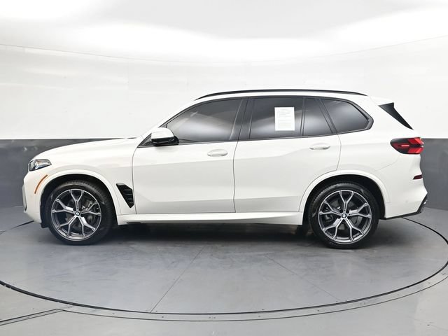 Used 2025 BMW X5 xDrive40i w/ M Sport Package AWD/4WD image 9