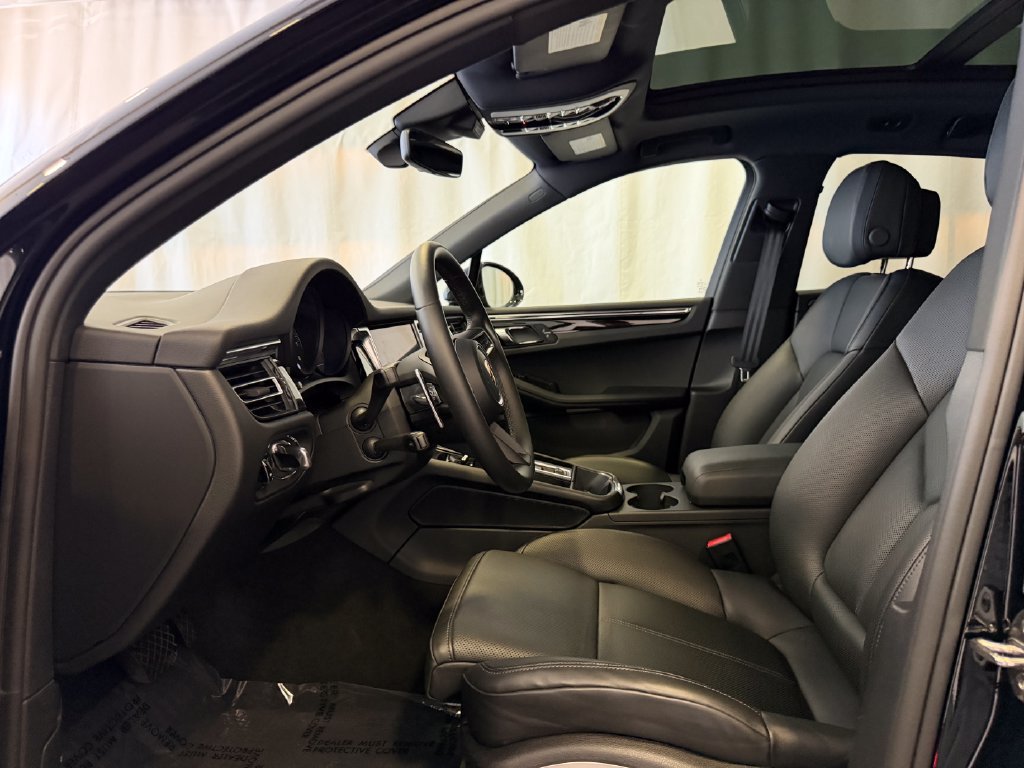 Certified 2026 Porsche Macan AWD/4WD image 5