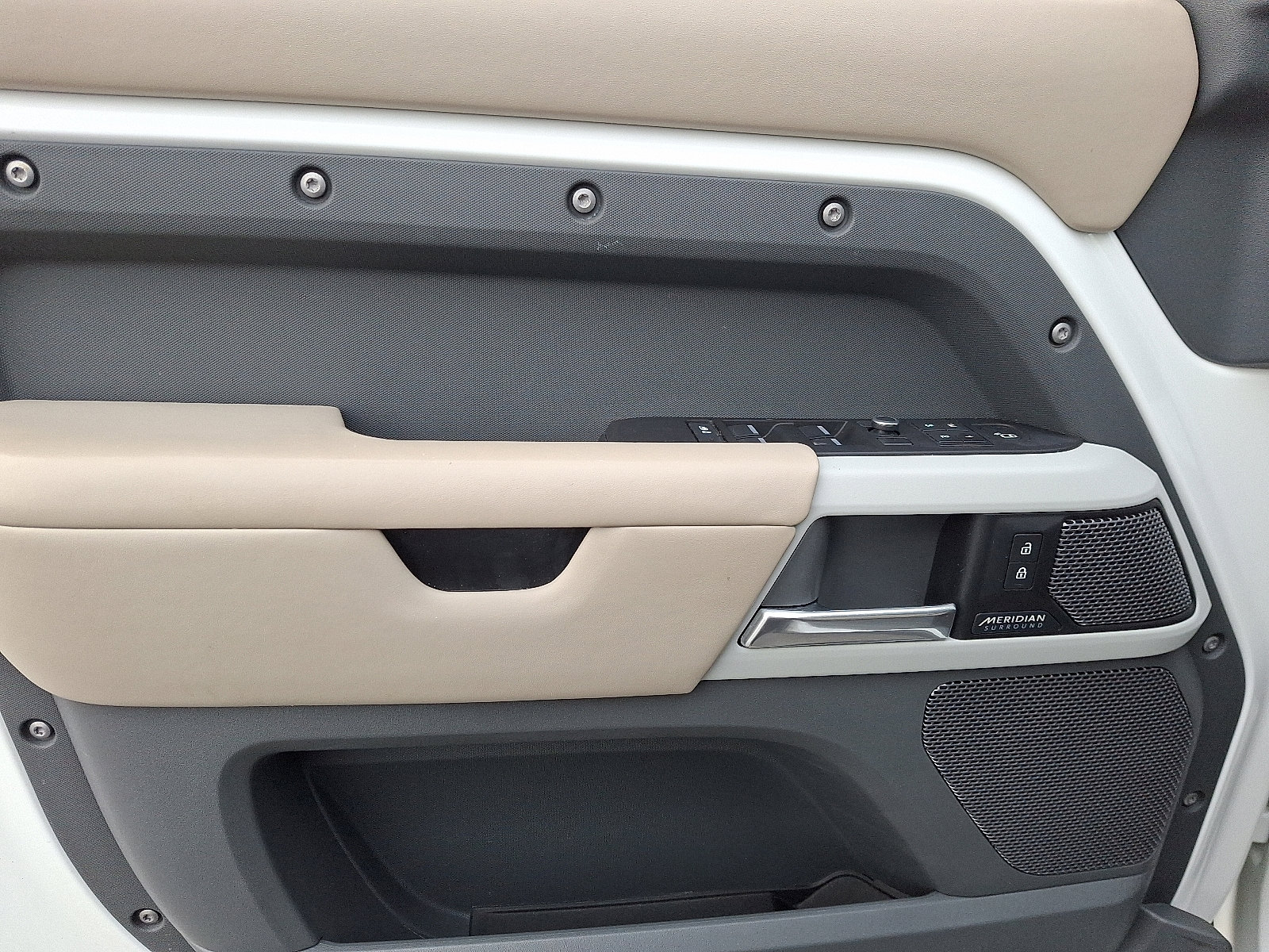 Used 2020 Land Rover Defender 110 HSE image 11