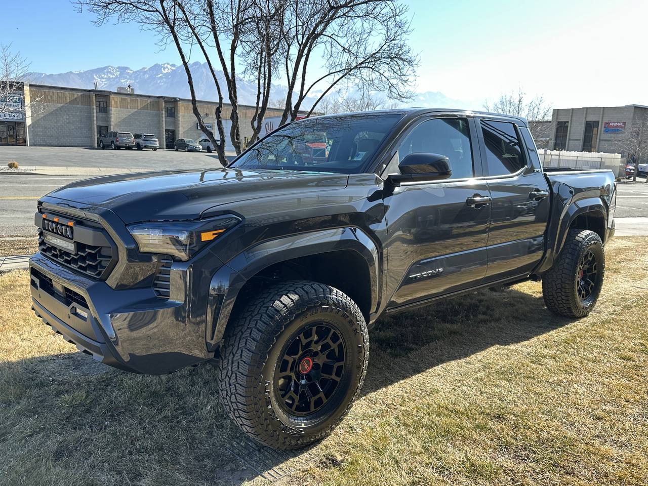 Used 2025 Toyota Tacoma SR5 AWD/4WD image 11