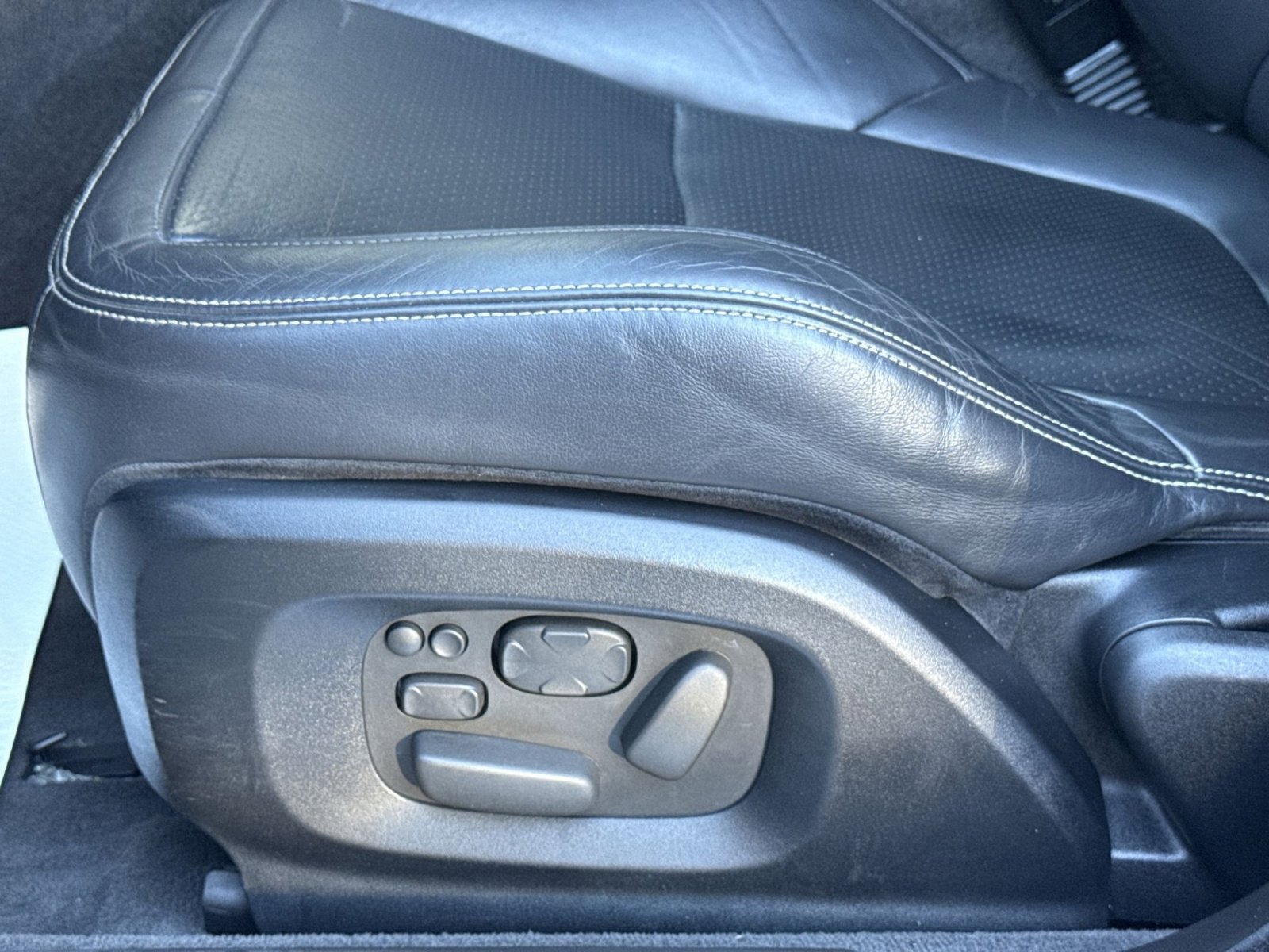 Used 2013 Jaguar XF R image 14