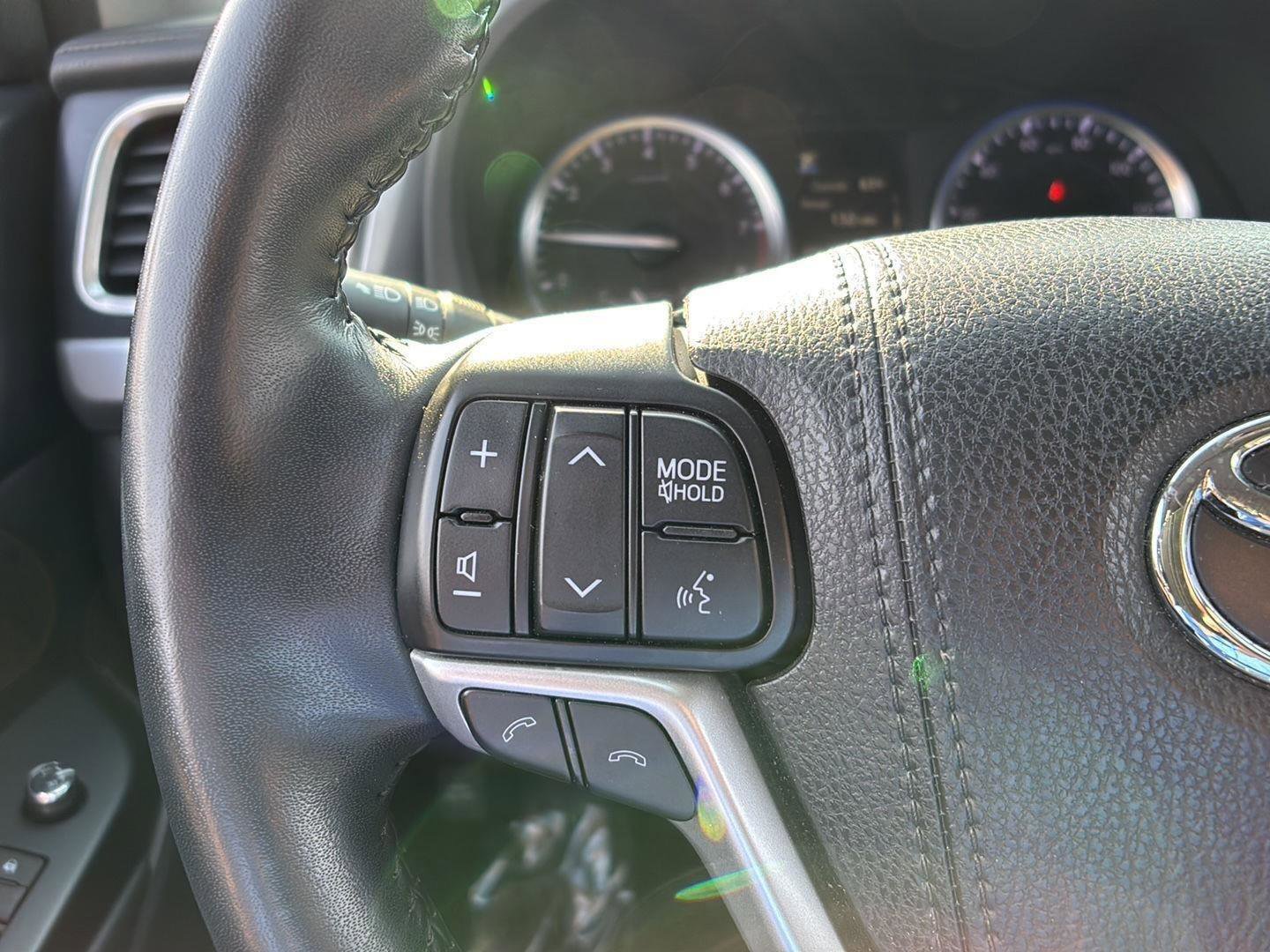 Used 2017 Toyota Highlander XLE image 30