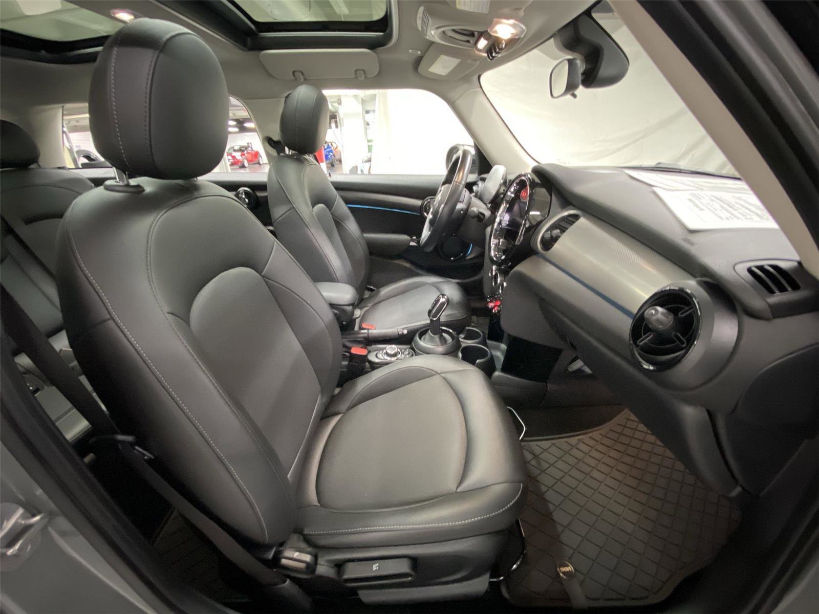 Certified 2022 MINI Cooper 4-Door Hardtop image 30