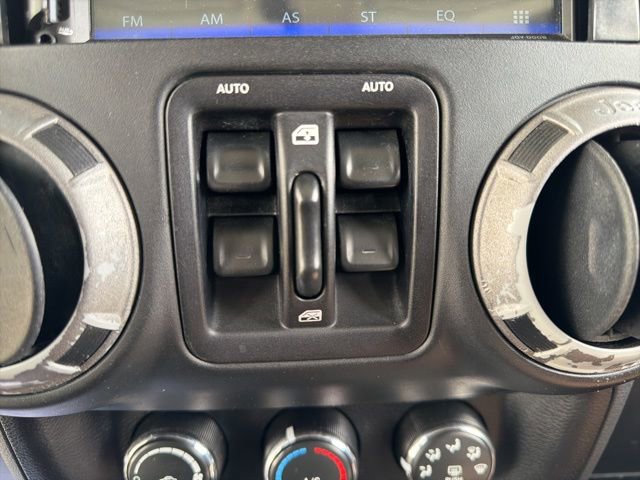 Used 2013 Jeep Wrangler Unlimited Sahara image 26