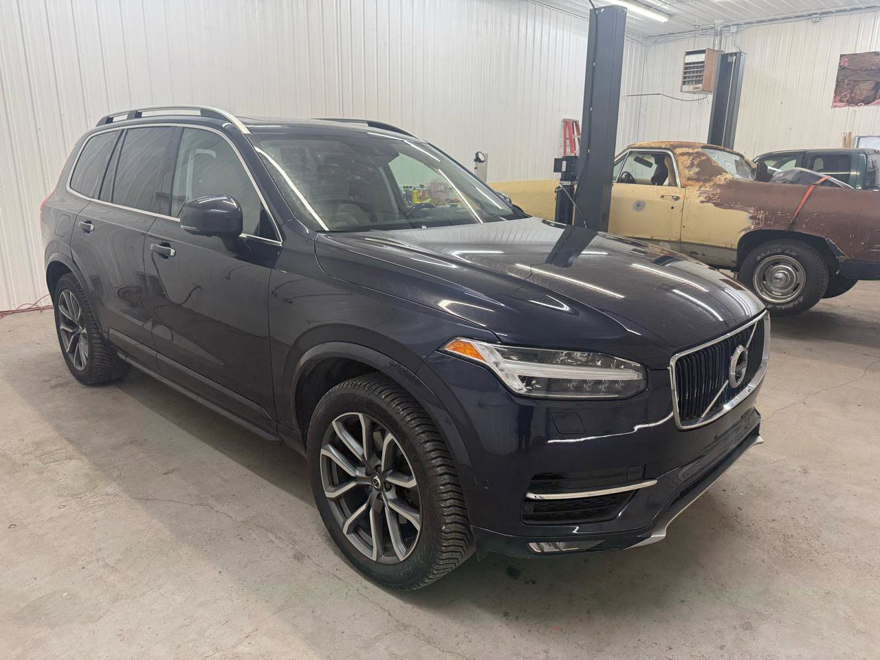 Used 2017 Volvo XC90 T6 Momentum w/ Vision Package image 11