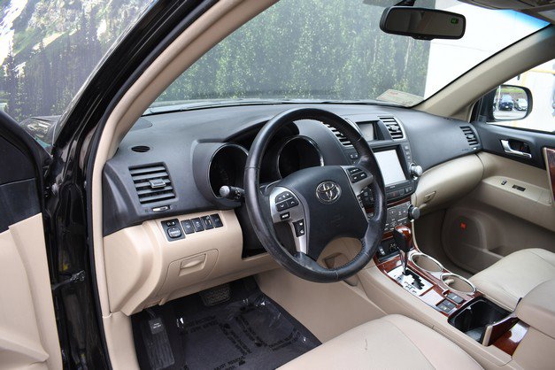 Used 2012 Toyota Highlander Limited w/ Tow Pkg AWD/4WD image 14
