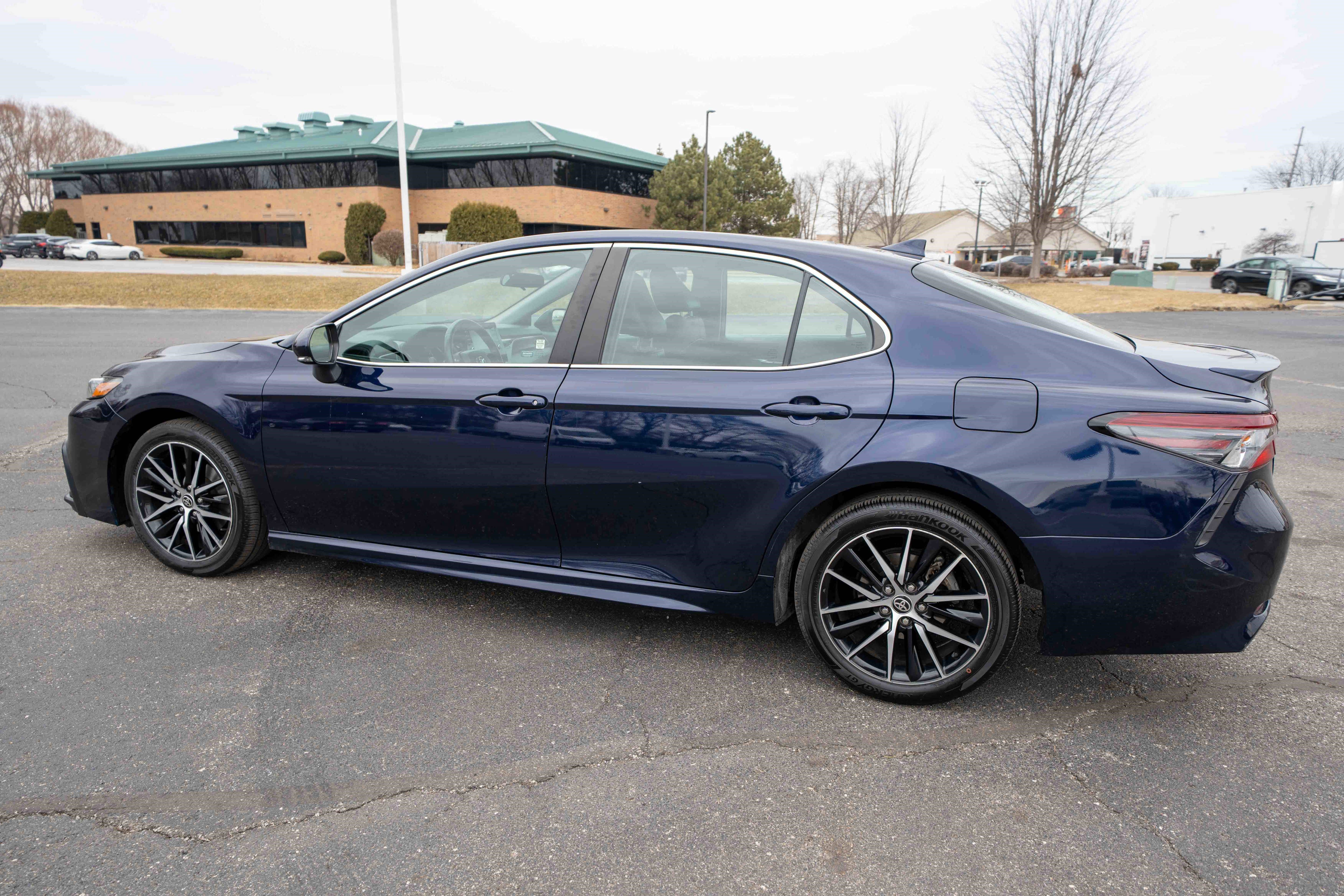 Used 2021 Toyota Camry SE w/ Cold Weather Package image 2