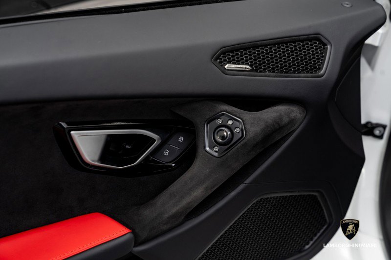 Used 2024 Lamborghini Huracan Tecnica image 28