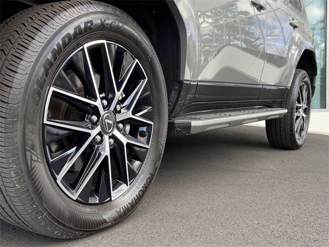 Used 2024 Lexus GX 550 image 7