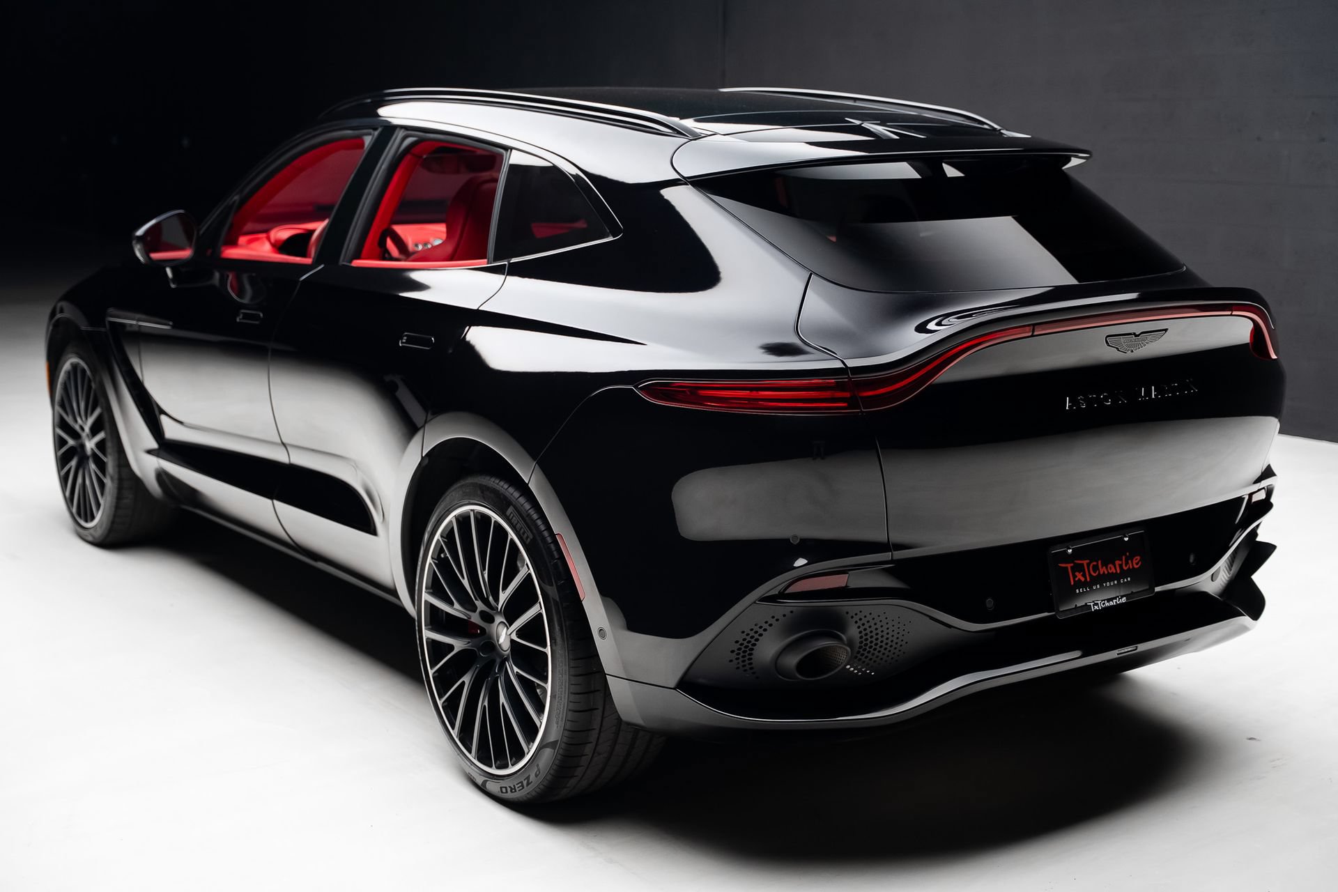 Used 2022 Aston Martin DBX AWD/4WD image 25