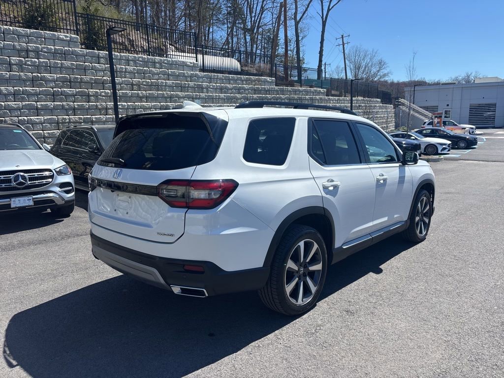 Used 2023 Honda Pilot Touring image 3