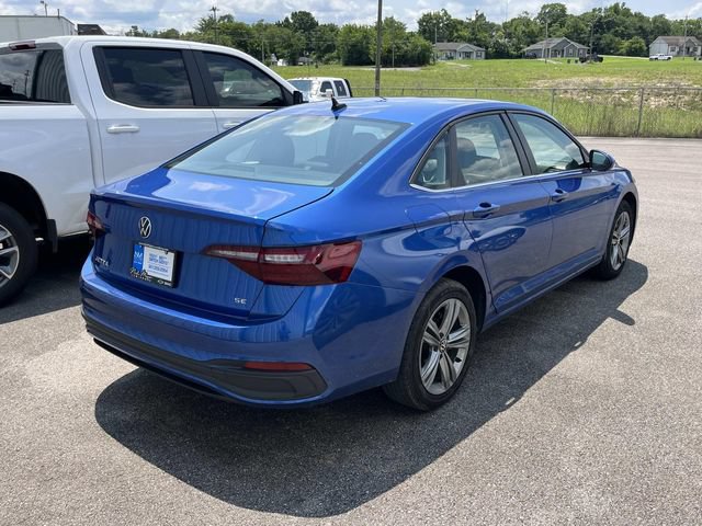 Used 2024 Volkswagen Jetta SE FWD image 3