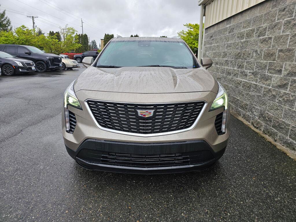 Used 2023 Cadillac XT4 Luxury w/ Cold Weather Package AWD/4WD image 11