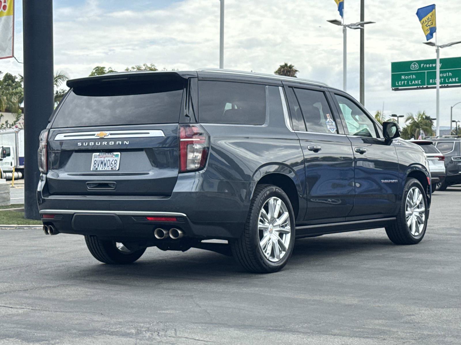 Used 2021 Chevrolet Suburban High Country RWD image 5