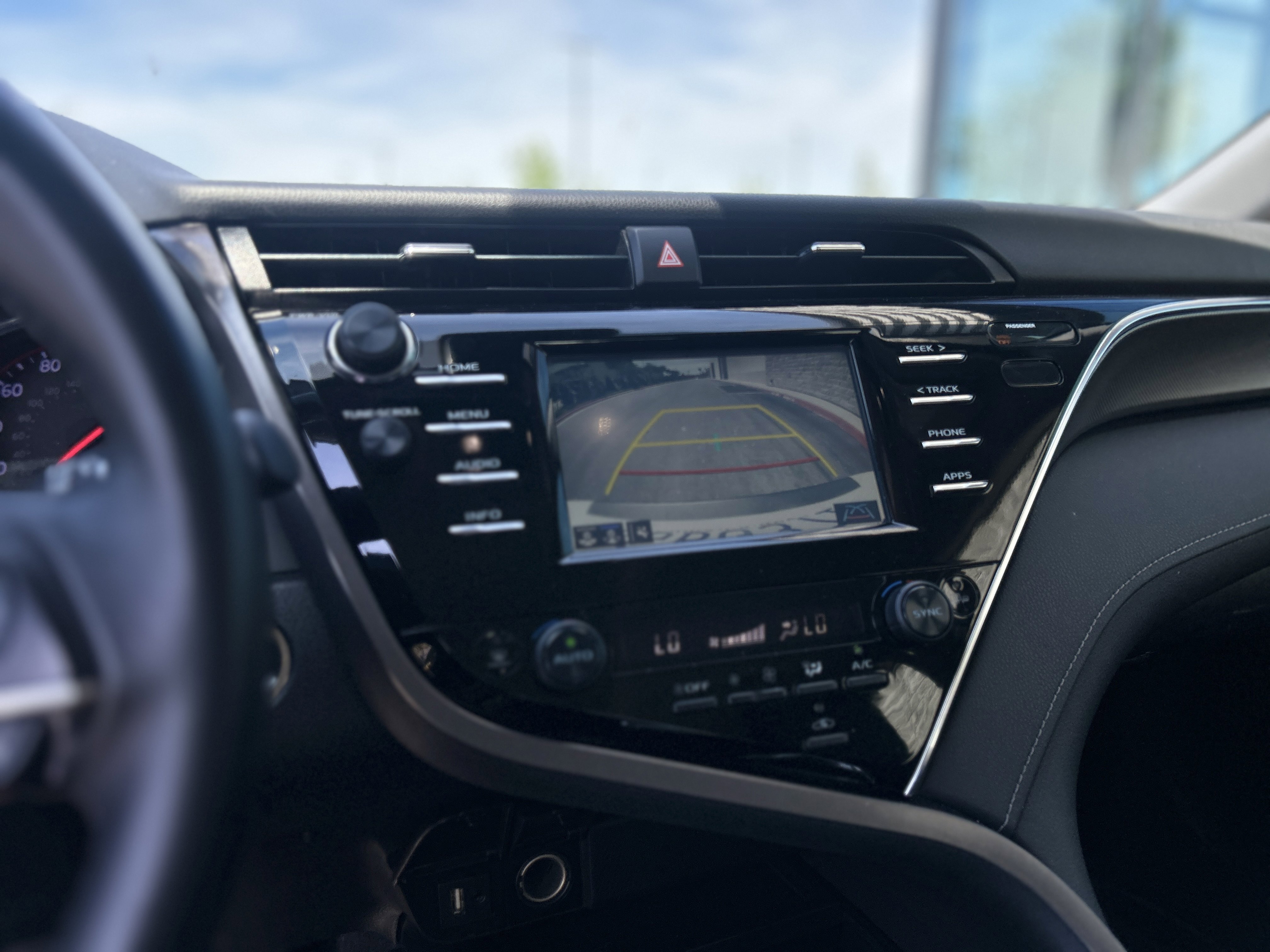 Used 2018 Toyota Camry XSE image 28
