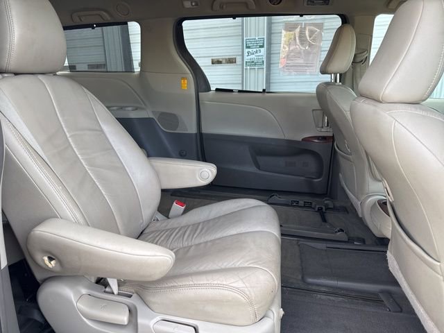 Used 2014 Toyota Sienna XLE image 13