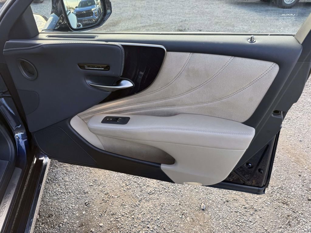 Used 2022 Lexus LS 500 AWD w/ Interior Upgrade Package image 13