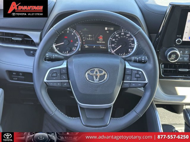 Used 2023 Toyota Highlander LE AWD/4WD image 19