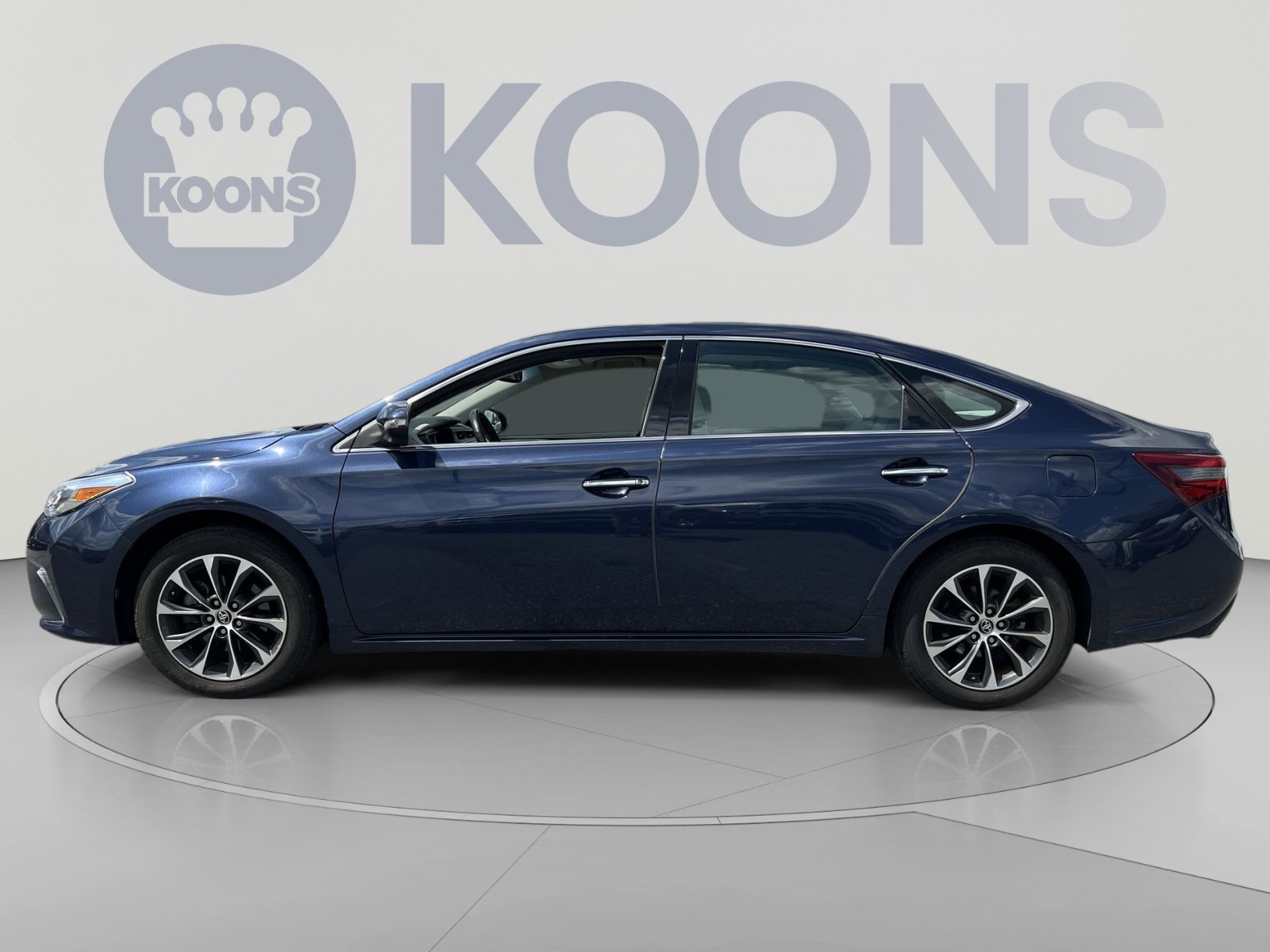 Used 2016 Toyota Avalon Limited FWD image 2