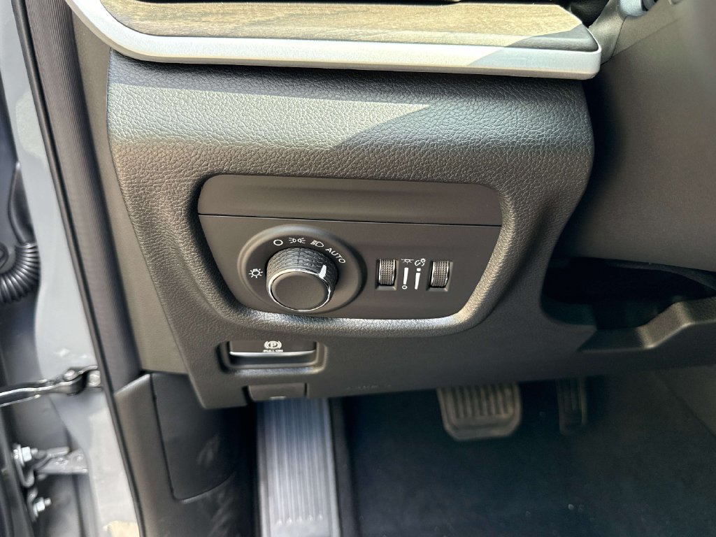 New 2027 Jeep Grand Cherokee Altitude AWD/4WD image 27