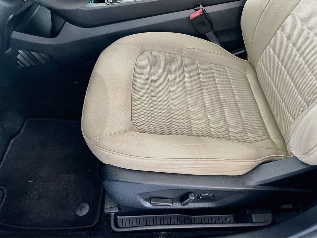 Used 2020 Ford Edge SE FWD image 19