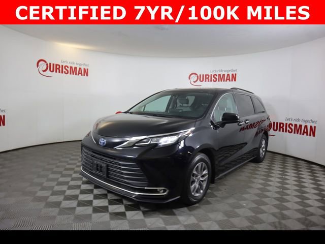Used 2023 Toyota Sienna XLE w/ XLE Plus Package FWD image 3