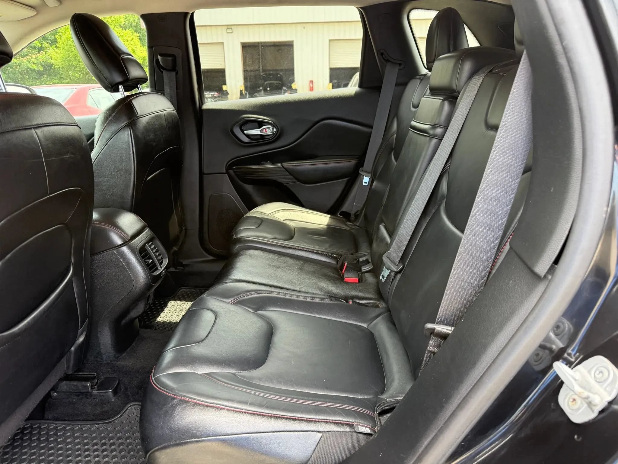 Used 2014 Jeep Cherokee Trailhawk w/ Comfort/Convenience Group AWD/4WD image 21