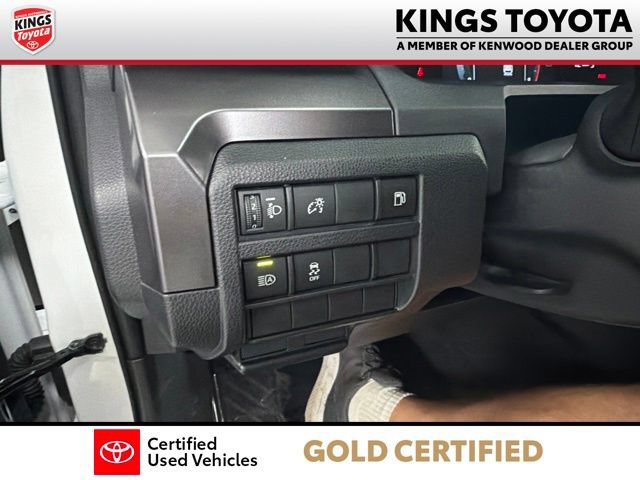 Used 2025 Toyota 4Runner SR5 AWD/4WD image 27