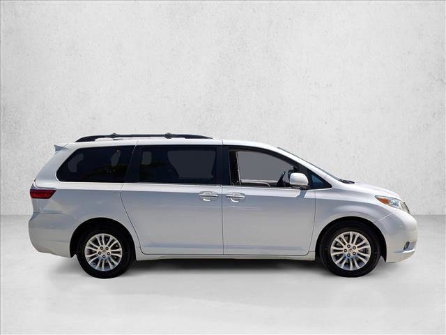 Used 2016 Toyota Sienna XLE FWD image 5