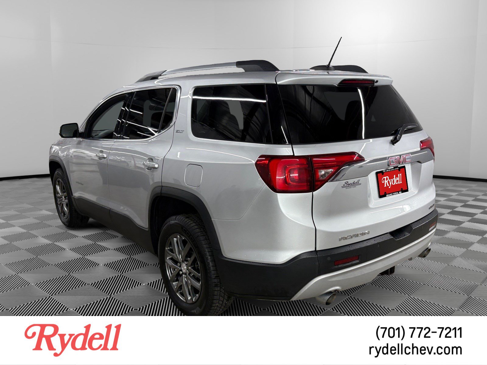 Used 2018 GMC Acadia SLT AWD/4WD image 3