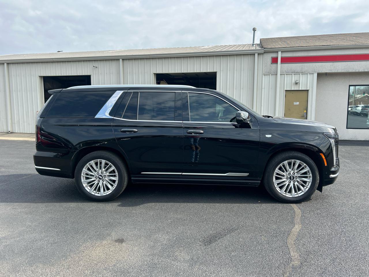 Used 2025 Cadillac Escalade Premium Luxury w/ Touring Package AWD/4WD image 4