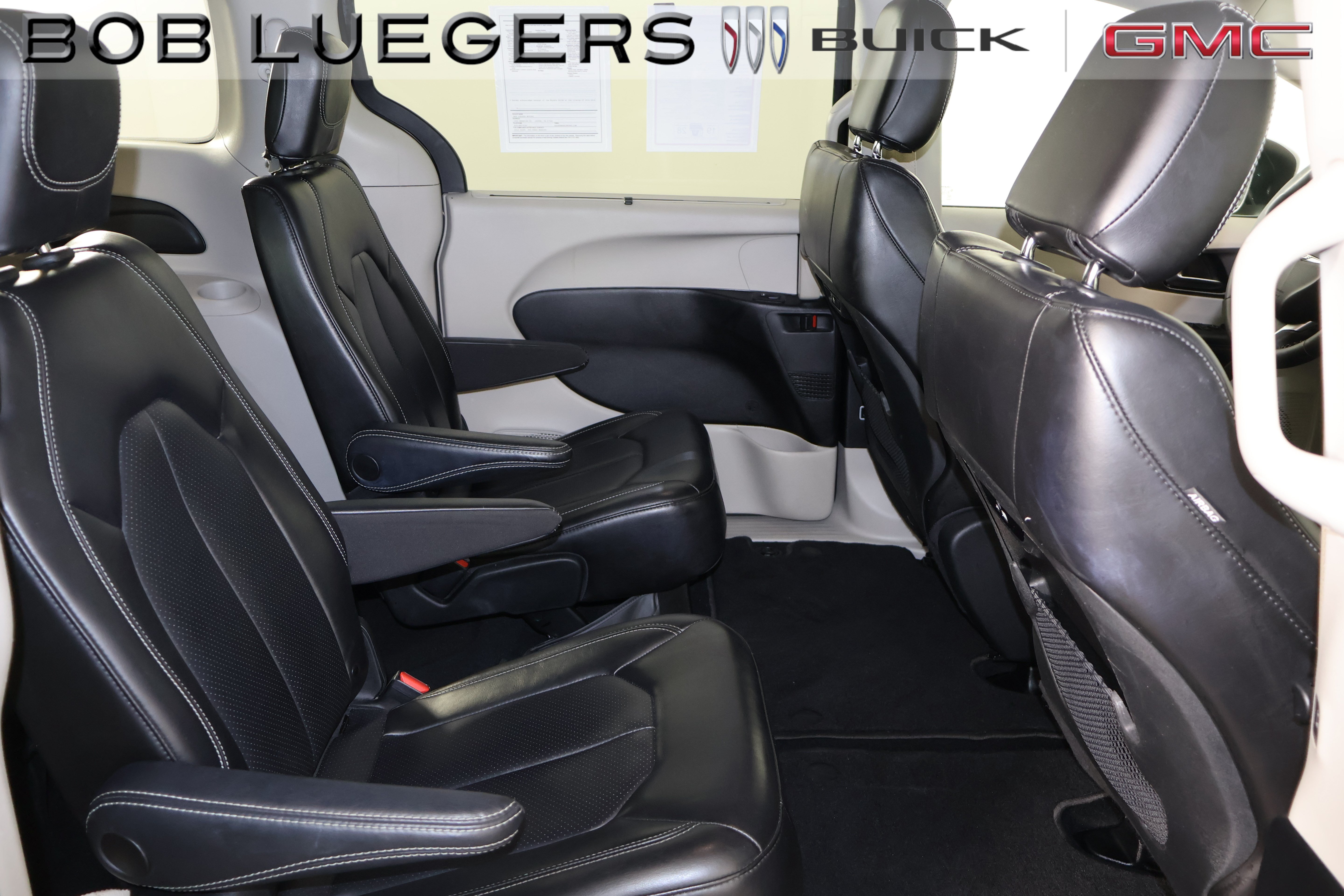 Used 2023 Chrysler Pacifica Touring-L FWD image 13