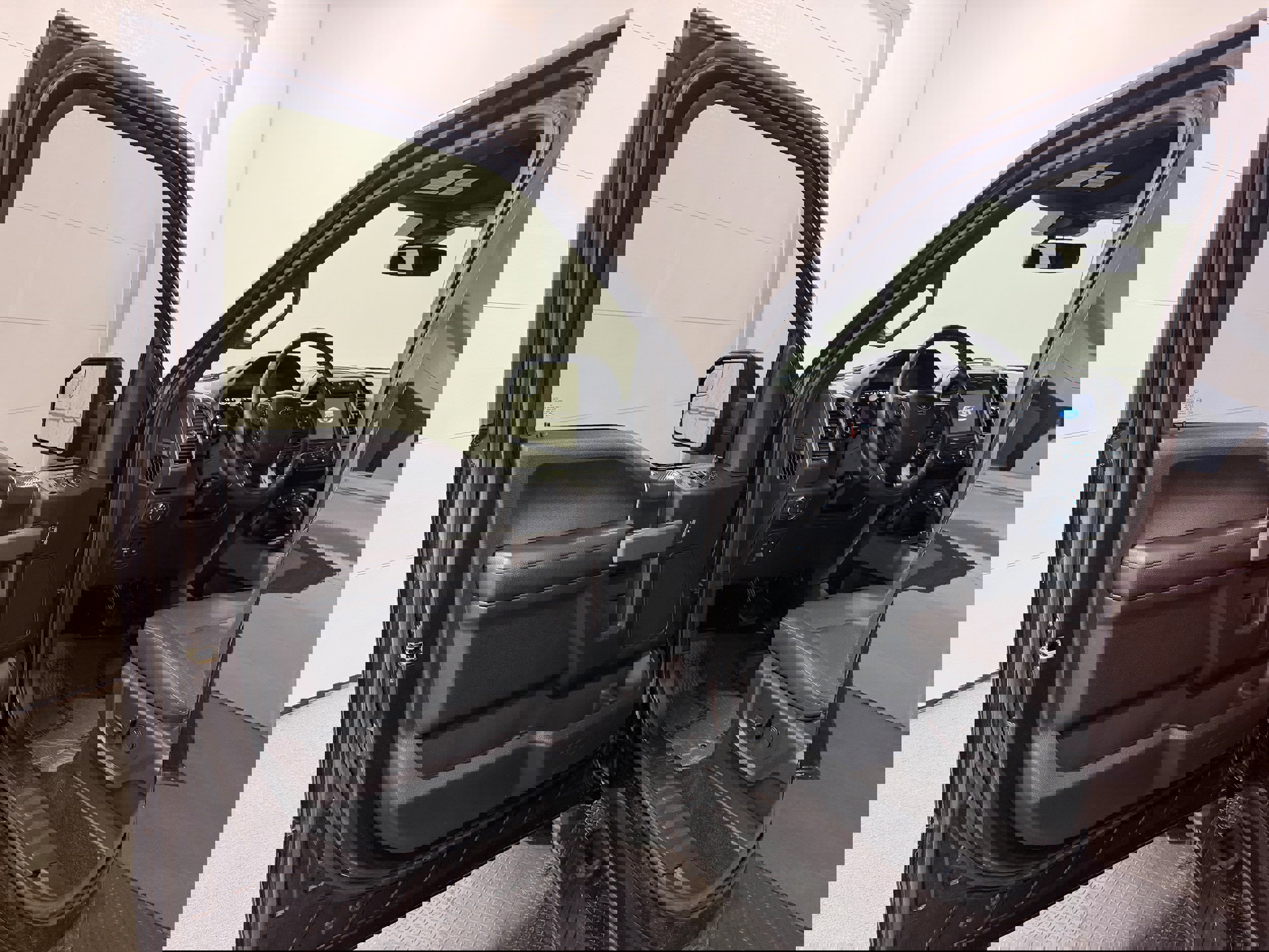 Used 2019 Ford F150 XLT w/ Equipment Group 302A Luxury image 3