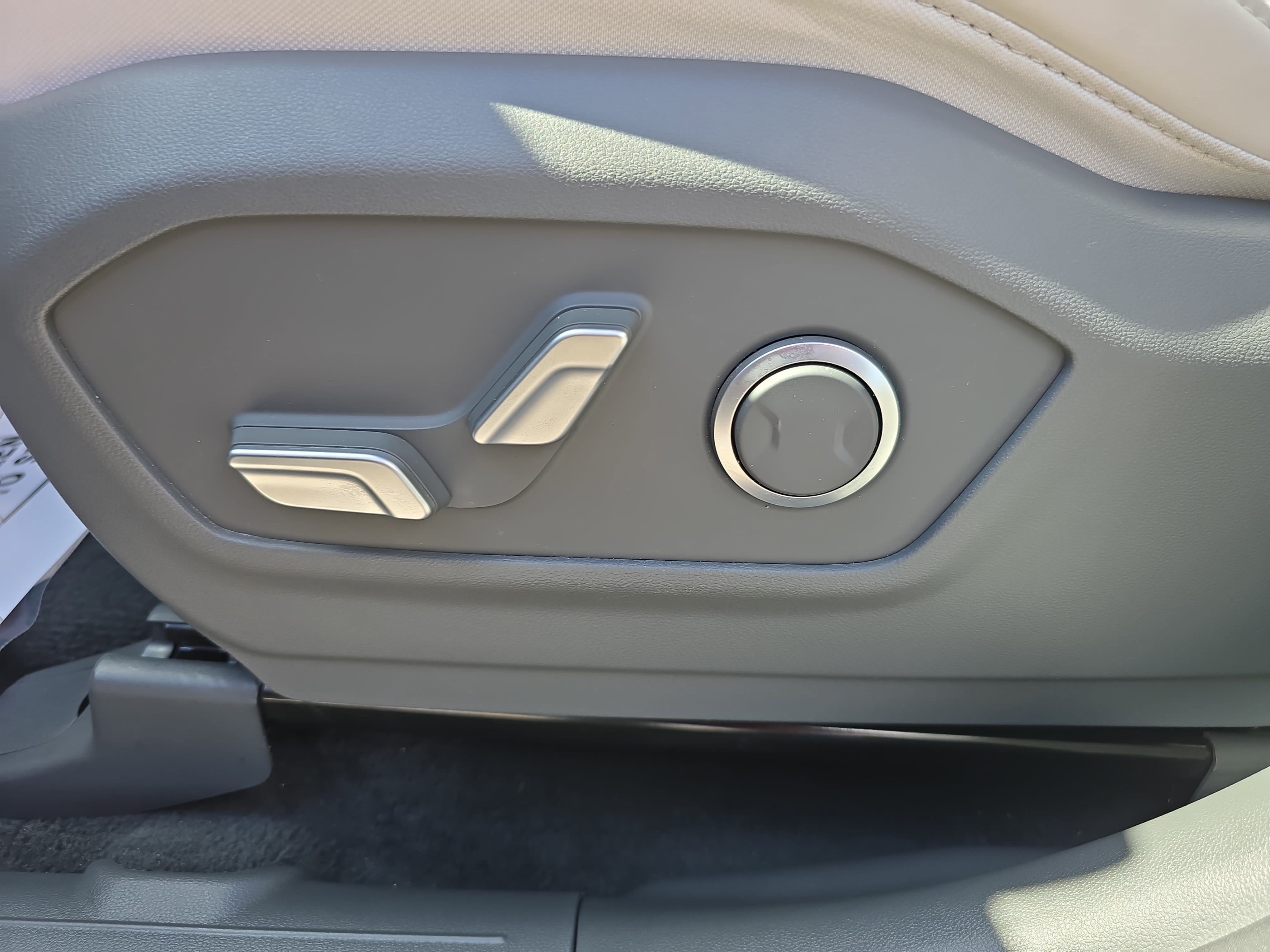 Used 2024 Hyundai Santa Fe SEL FWD image 31