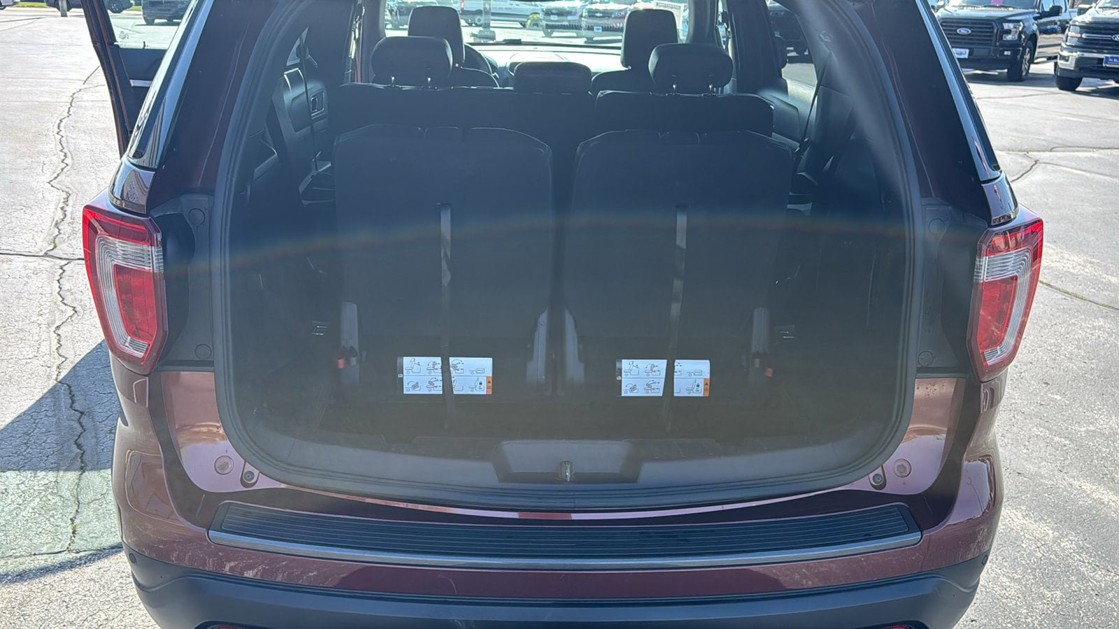 Used 2018 Ford Explorer XLT w/ Equipment Group 202A AWD/4WD image 19