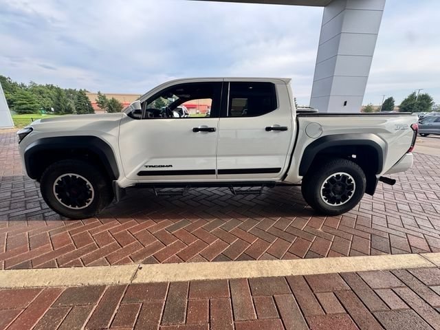 Used 2026 Toyota Tacoma TRD Off-Road AWD/4WD image 3