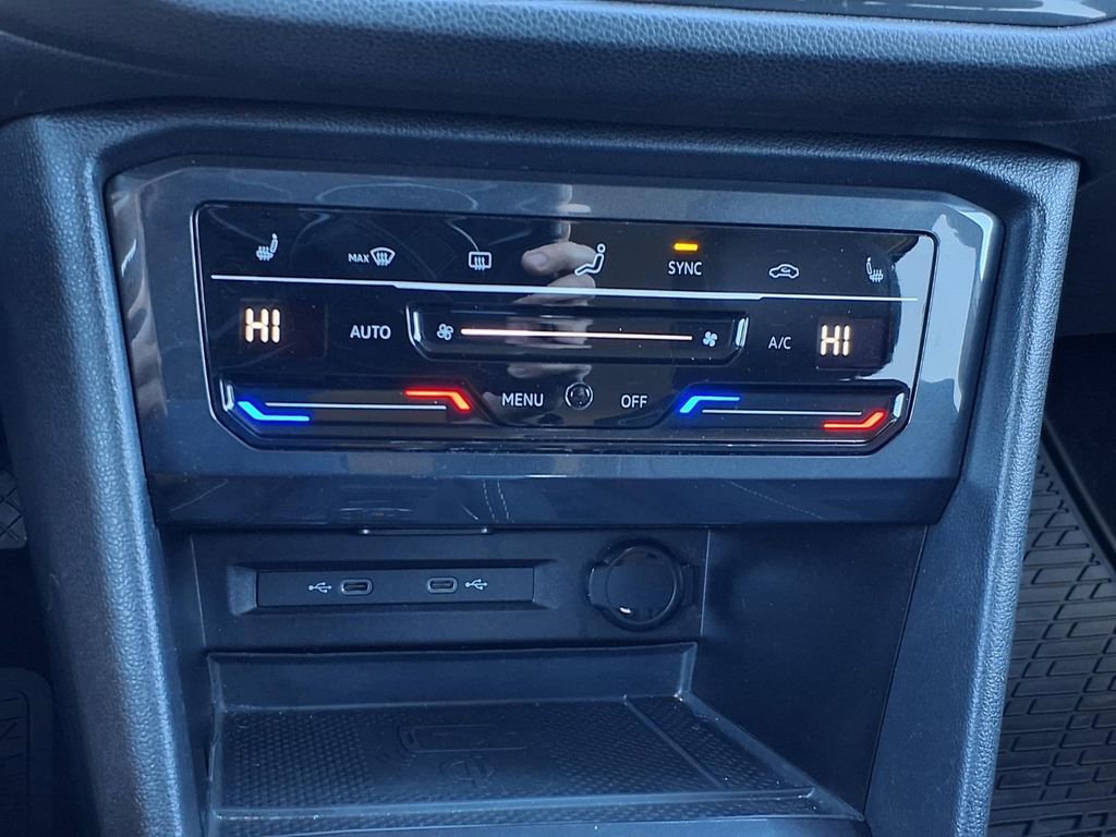 Used 2024 Volkswagen Tiguan SE image 10