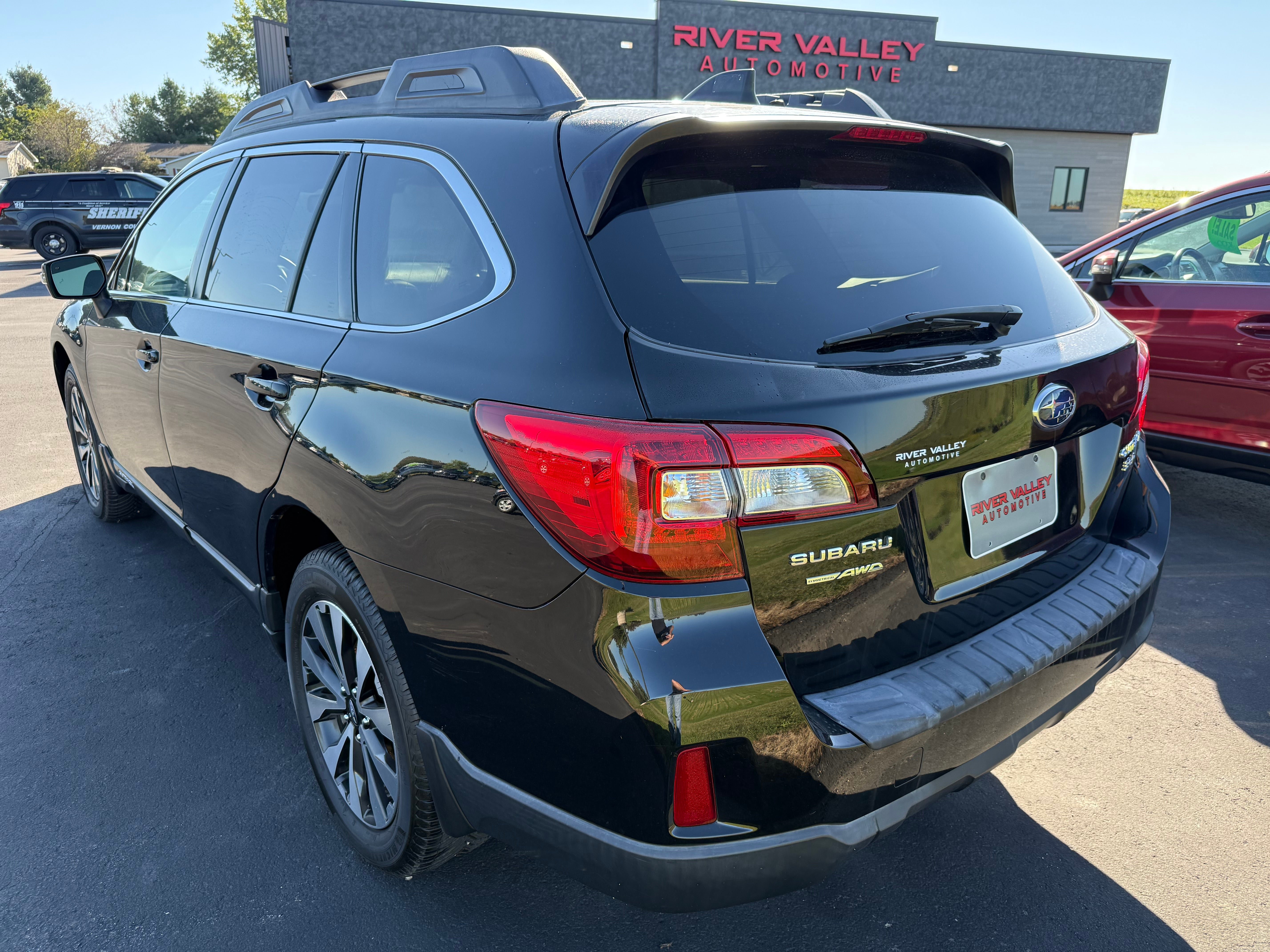 Used 2016 Subaru Outback 3.6R Limited AWD/4WD image 4
