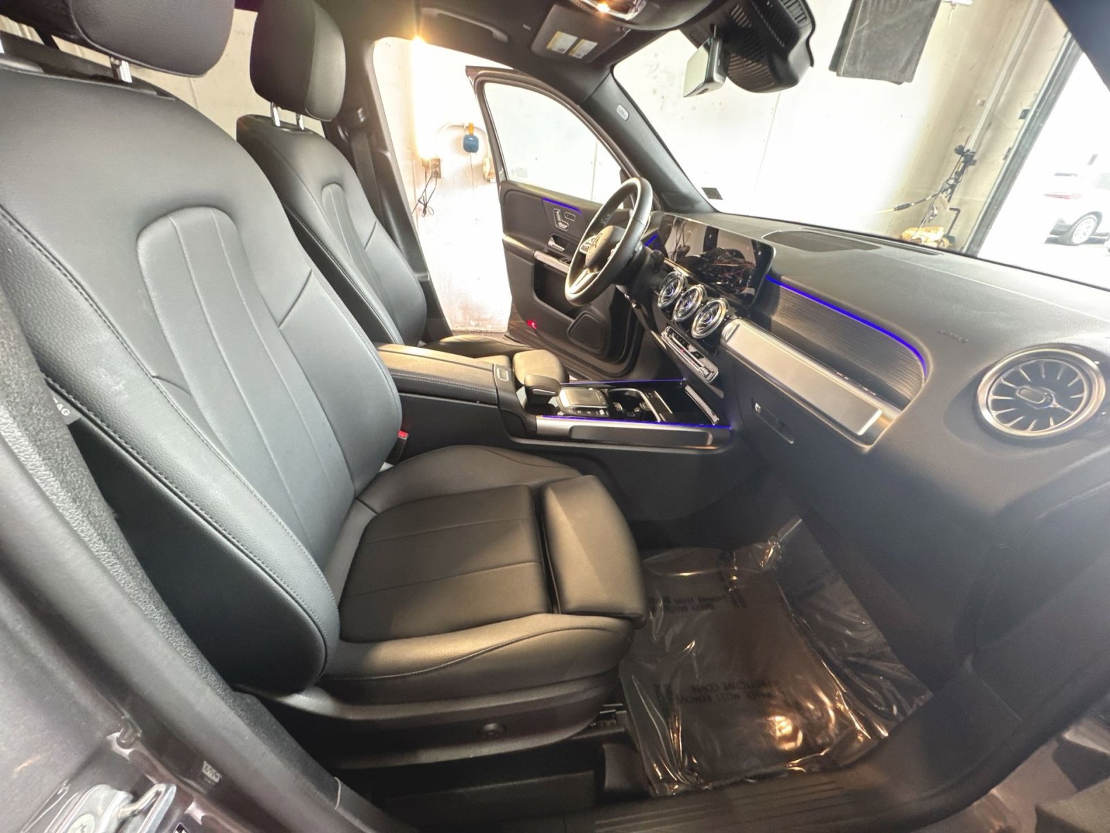 Used 2023 Mercedes-Benz GLB 250 4MATIC image 33